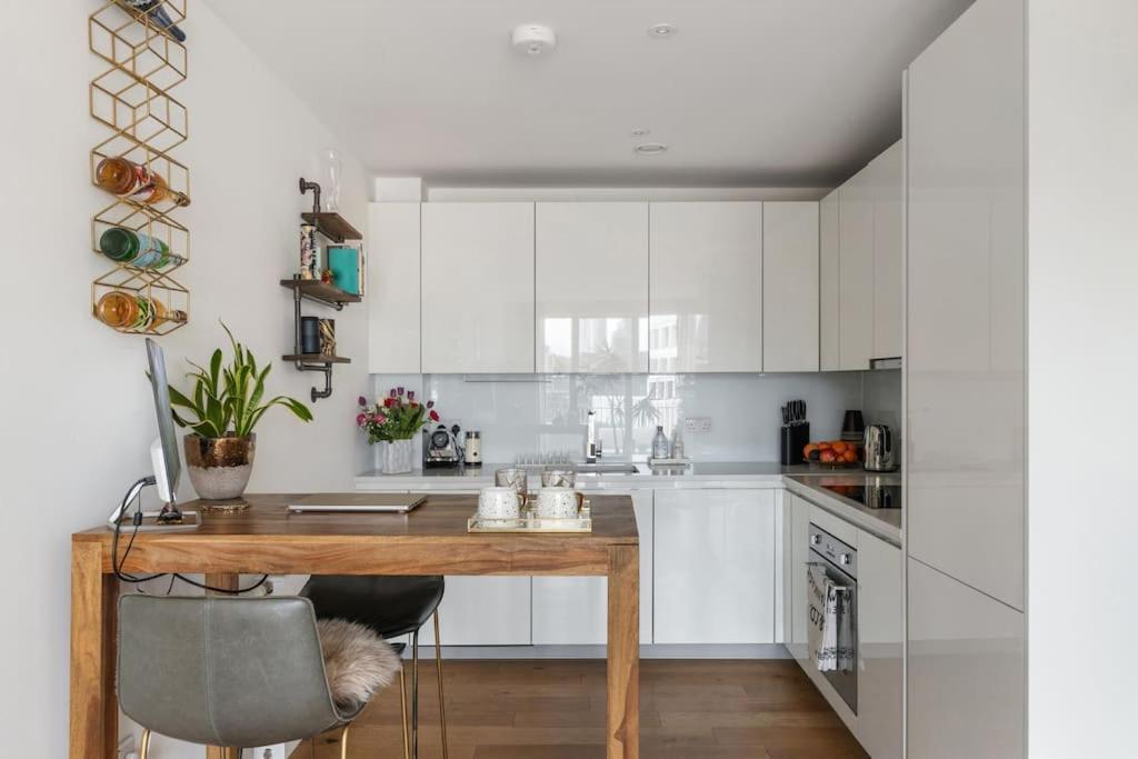Modern New 1-Bedroom Home Stunning Views London Ngoại thất bức ảnh