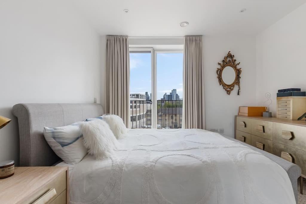 Modern New 1-Bedroom Home Stunning Views London Ngoại thất bức ảnh