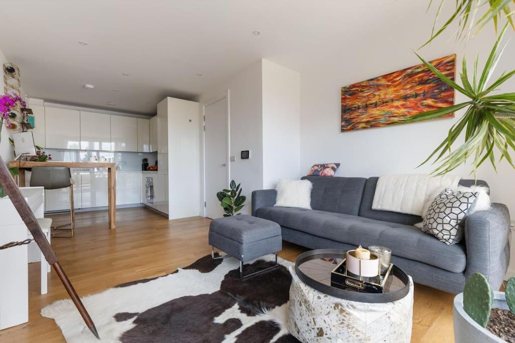 Modern New 1-Bedroom Home Stunning Views London Ngoại thất bức ảnh