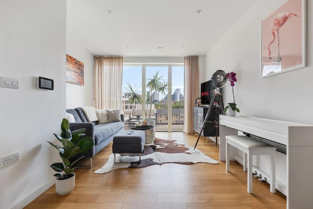 Modern New 1-Bedroom Home Stunning Views London Ngoại thất bức ảnh